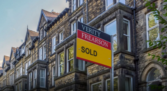 8月至9月，英国税务局的房屋销售激增21％