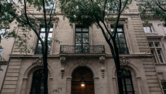 高盛前高管被揭露为杰弗里·爱泼斯坦纽约公馆的神秘买家