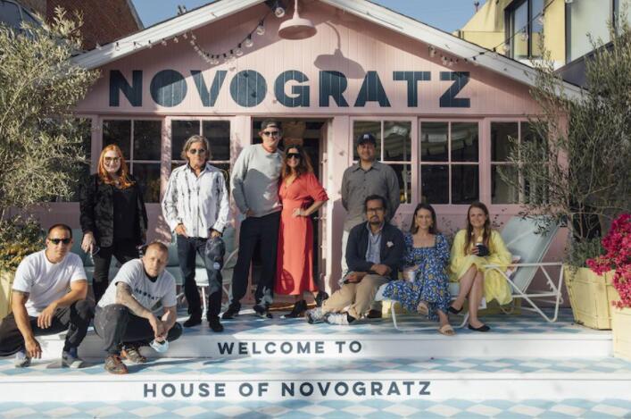 Novogratz在洛杉矶开设了第一家家具店