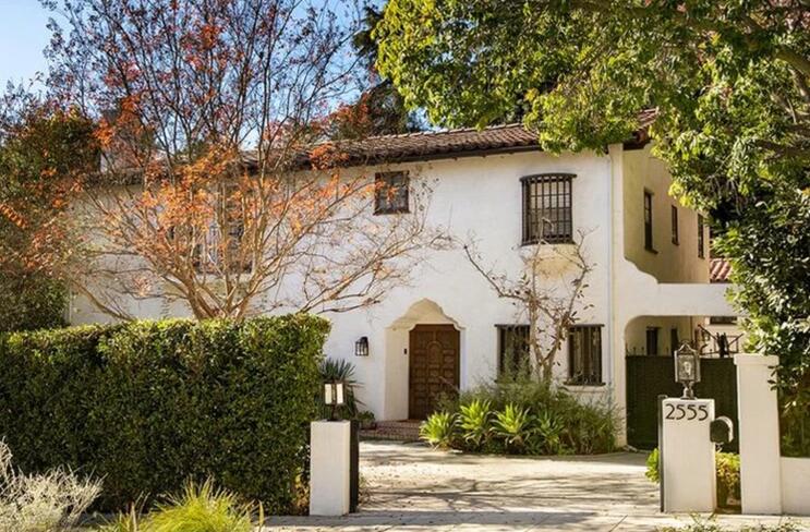 拉里·菲恩的LA'Stooges'豪宅以475万美元的价格卖给了现代喜剧演员