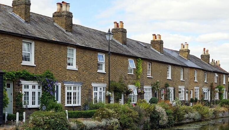 需求可能正在降温但英国的房地产市场状况将持续升温