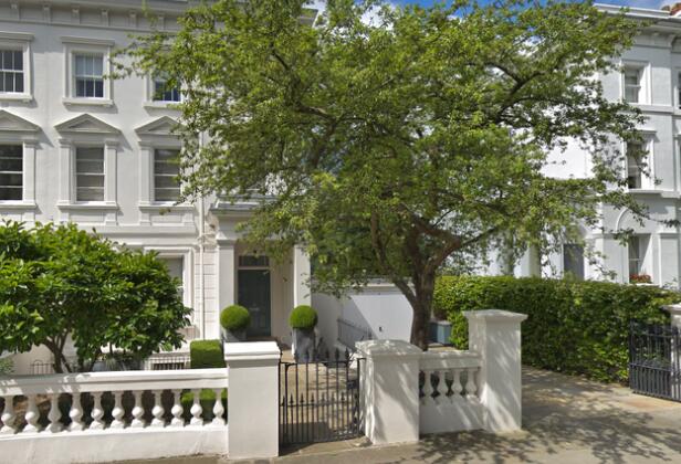 豪华的西伦敦郊区 专家称那里的房价在一年内上涨了100万英镑