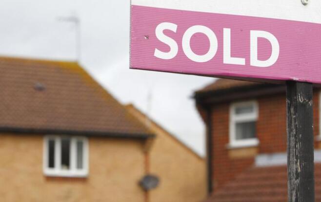 Rightmove表示8月份房屋的平均价格下降了约1000英镑
