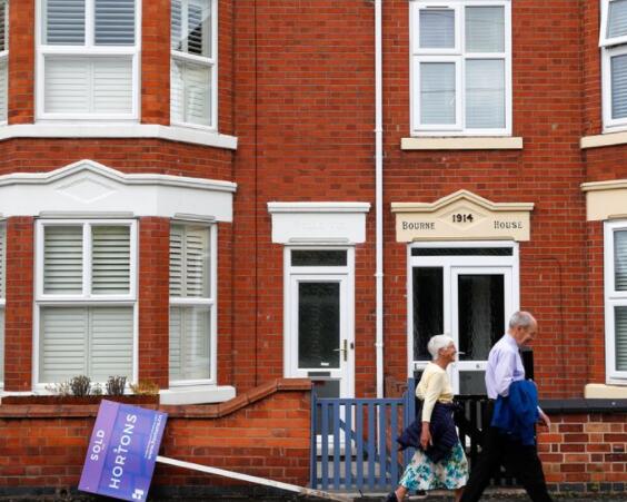 随着住房市场狂热降温 英国抵押贷款审批放宽