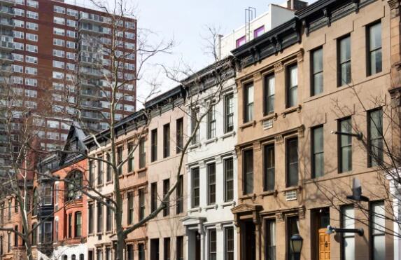 为解决纽约市日益严重的住房紧缩问题 解除对市场的管制