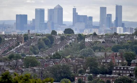英国敦促对20年房价飙升的3万亿英镑意外收入征税