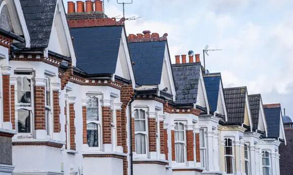 英国平均房价首次超过260000英镑