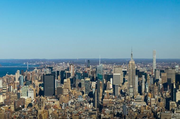曼哈顿的豪华房地产市场没有放缓的迹象