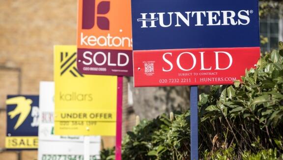 大多数英国房主将放弃收益以缓解房地产市场