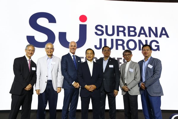  From Left to Right: Eric Ang, Surbana Jurong Board Member; Ku Moon Lun, Surbana Jurong Board Member; Bill Nankivell, CEO, B+H; Liew Mun Leong, Chairman, Surbana Jurong; Wong Heang Fine, Group CEO, Surbana Jurong; Rocco Yim, Executive Director, Rocco Design Architects; Yeo Siew Haip, Managing Director, SAA