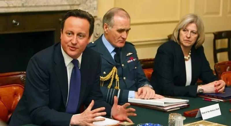 2010年5月12日，特蕾莎·梅英国首相卡梅伦和英国国防参谋长乔克·斯特拉普召开英国国家安全委员会会议。